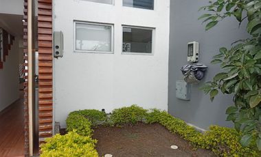 Venta Hermosa Casa Sector Reservorio Guangopolo.