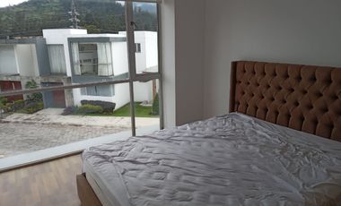 Venta Hermosa Casa Sector Reservorio Guangopolo.