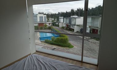 Venta Hermosa Casa Sector Reservorio Guangopolo.