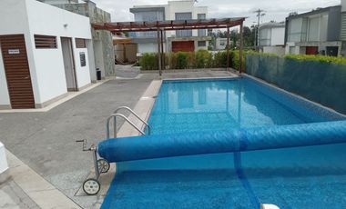 Venta Hermosa Casa Sector Reservorio Guangopolo.