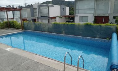 Venta Hermosa Casa Sector Reservorio Guangopolo.