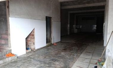 Se vende casa de dos pisos en Av. Partición - IQUITOS.