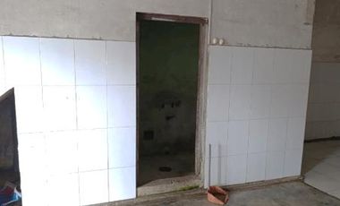Se vende casa de dos pisos en Av. Partición - IQUITOS.
