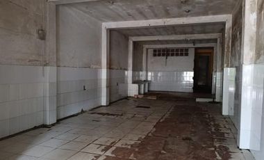 Se vende casa de dos pisos en Av. Partición - IQUITOS.