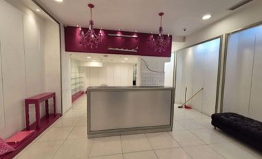 Alquiler Local Comercial en La Bahia, Guayaquil. Areas 180 m² Pb y 120 m² Piso 1