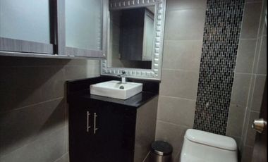 Alquiler Local Comercial en La Bahia, Guayaquil. Areas 180 m² Pb y 120 m² Piso 1