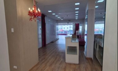 Alquiler Local Comercial en La Bahia, Guayaquil. Areas 180 m² Pb y 120 m² Piso 1
