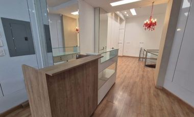 Alquiler Local Comercial en La Bahia, Guayaquil. Areas 180 m² Pb y 120 m² Piso 1