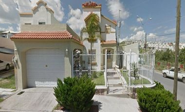 VENTA DE CASA EN CALLE ZIMBAVE COLONIA PRADERAS DE LEON