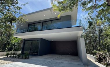 Casa con club de playa, alberca privada y casa club, en venta, Xpu-Há Tulum