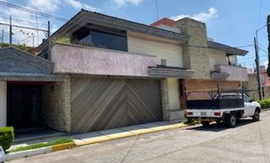 CASA EN VENTA EN ESQUINA EN ESTRELLAS DEL SUR, CON ALBERCA Y 4 RECÁMARAS, ESTUDIO EN PLANTA BAJA, IDEAL PARA FAMILIAS , PUEBLA