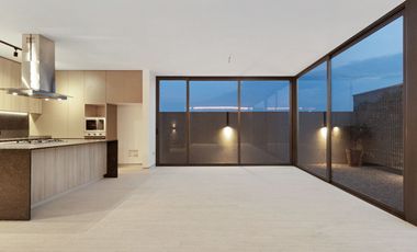 CASA EN JURIQUILLA EN VENTA, DENTRO DE FRACCIONAMIENTO LAGO DE JURIQUILLA
