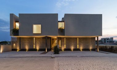 CASA EN JURIQUILLA EN VENTA, DENTRO DE FRACCIONAMIENTO LAGO DE JURIQUILLA