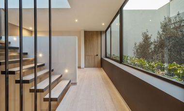 CASA EN JURIQUILLA EN VENTA, DENTRO DE FRACCIONAMIENTO LAGO DE JURIQUILLA