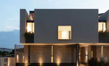 CASA EN JURIQUILLA EN VENTA, DENTRO DE FRACCIONAMIENTO LAGO DE JURIQUILLA