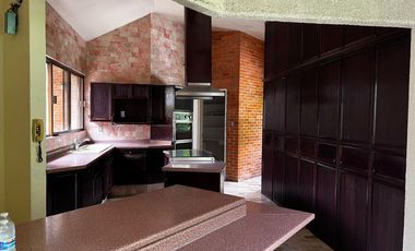 CASA DE 1 PISO EN VENTA  EN ZAVALETA, SANTA CRUZ BUENAVISTA, IDEAL PARA UN ASILO, DEPARTAMENTOS, JARDÍN INMENSO, PUEBLA