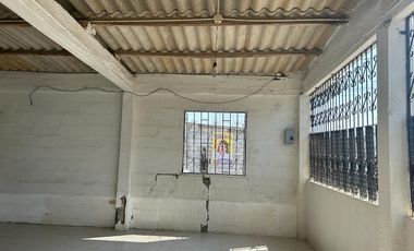 VILLAMIL PLAYAS VENDO CASA ESQUINERA DE UNA PLANTA EN EL CENTRO DE PLAYAS