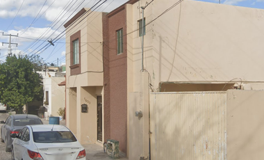 Venta de Casa en C. Maple #1600, Col. Los Bosques, Monclova, C.P. 25710, Coahuila.