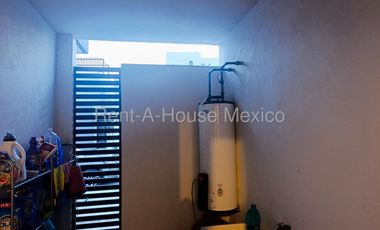 Zibatá, se vende casa cerca de la Universidad Anáhuac. FVR