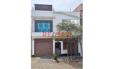 1136734 Venta! Hermosa Casa Ideal Para Familia En La Urb. La Roncadora Santa Clara, Ate