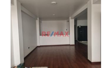 1136734 Venta! Hermosa Casa Ideal Para Familia En La Urb. La Roncadora Santa Clara, Ate
