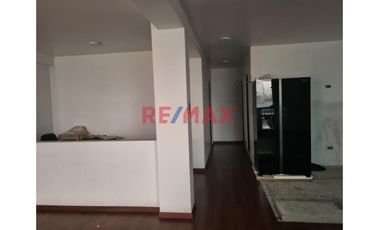 1136734 Venta! Hermosa Casa Ideal Para Familia En La Urb. La Roncadora Santa Clara, Ate