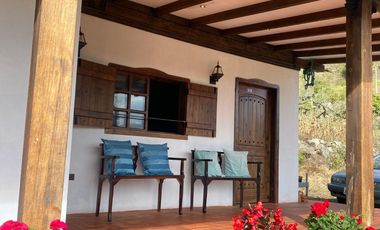 TERRENO CON ACOGEDORA VILLA, DE OPORTUNIDAD EN SIGSIG