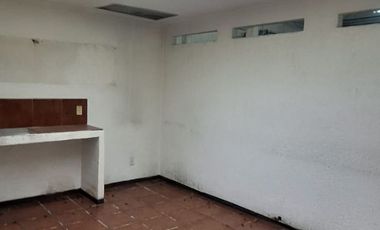 Renta Amplia Bodega Comercial de 1,400m2 en Col. Cuauhtémoc Pensil