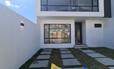 Pre venta de casas a estrenar en Epoca cerca del colegio Mater Dei al sur de la ciudad