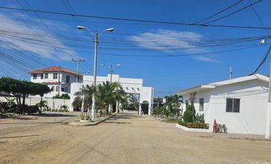 VILLAMIL PLAYAS VENDO CASA CON DORMITORIOS EN PLANTA BAJA Y SALIDA AL MAR