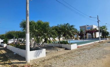 VILLAMIL PLAYAS VENDO CASA CON DORMITORIOS EN PLANTA BAJA Y SALIDA AL MAR