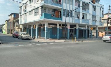 Local comercial esquinero en venta, sector Urdaneta en centro sur