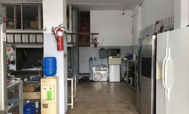 Local comercial esquinero en venta, sector Urdaneta en centro sur