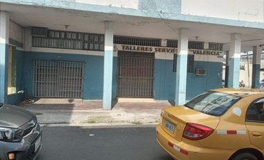 Local comercial esquinero en venta, sector Urdaneta en centro sur