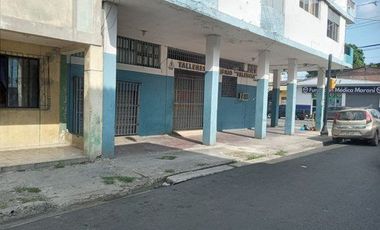 Local comercial esquinero en venta, sector Urdaneta en centro sur