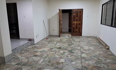 Se alquila amplia casa en ciudadela Guayasur