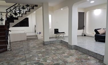 Se alquila amplia casa en ciudadela Guayasur