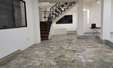 Se alquila amplia casa en ciudadela Guayasur