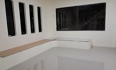 Se alquila amplia casa en ciudadela Guayasur