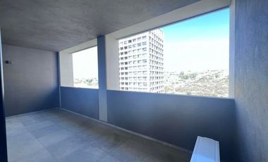 RENTA. Santa Fe Juriquilla - Departamento con 3 recámaras y sala de TV