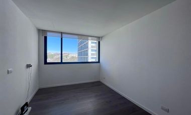 RENTA. Santa Fe Juriquilla - Departamento con 3 recámaras y sala de TV