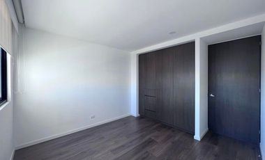 RENTA. Santa Fe Juriquilla - Departamento con 3 recámaras y sala de TV