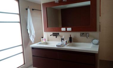 ELEGANTE Y AMPLIA CASA  UBICADA EN UNO DE LOS MEJORES SECTORES DE CUMBAYA