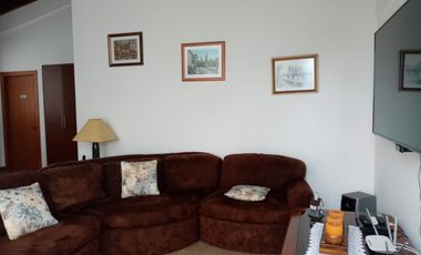 ELEGANTE Y AMPLIA CASA  UBICADA EN UNO DE LOS MEJORES SECTORES DE CUMBAYA