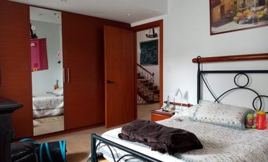 ELEGANTE Y AMPLIA CASA  UBICADA EN UNO DE LOS MEJORES SECTORES DE CUMBAYA