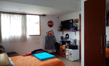 ELEGANTE Y AMPLIA CASA  UBICADA EN UNO DE LOS MEJORES SECTORES DE CUMBAYA
