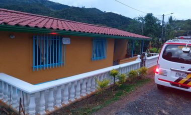 VENDO ESTA DIVINA FINCA, BIEN BARATA, EN BARBOSA ANTIOQUIA