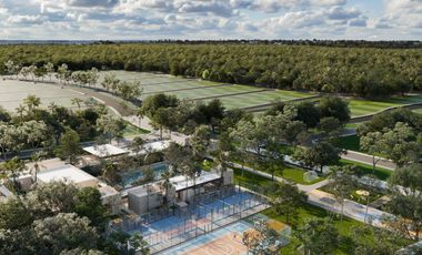 ¡Terreno residencial en Playa del Carmen con amenidades de lujo y entorno natural!