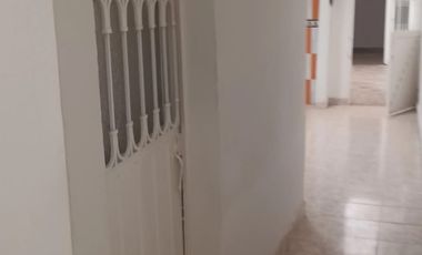 CENTRAL Y AMPLIA CASA 