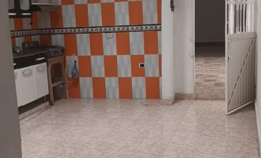 CENTRAL Y AMPLIA CASA 